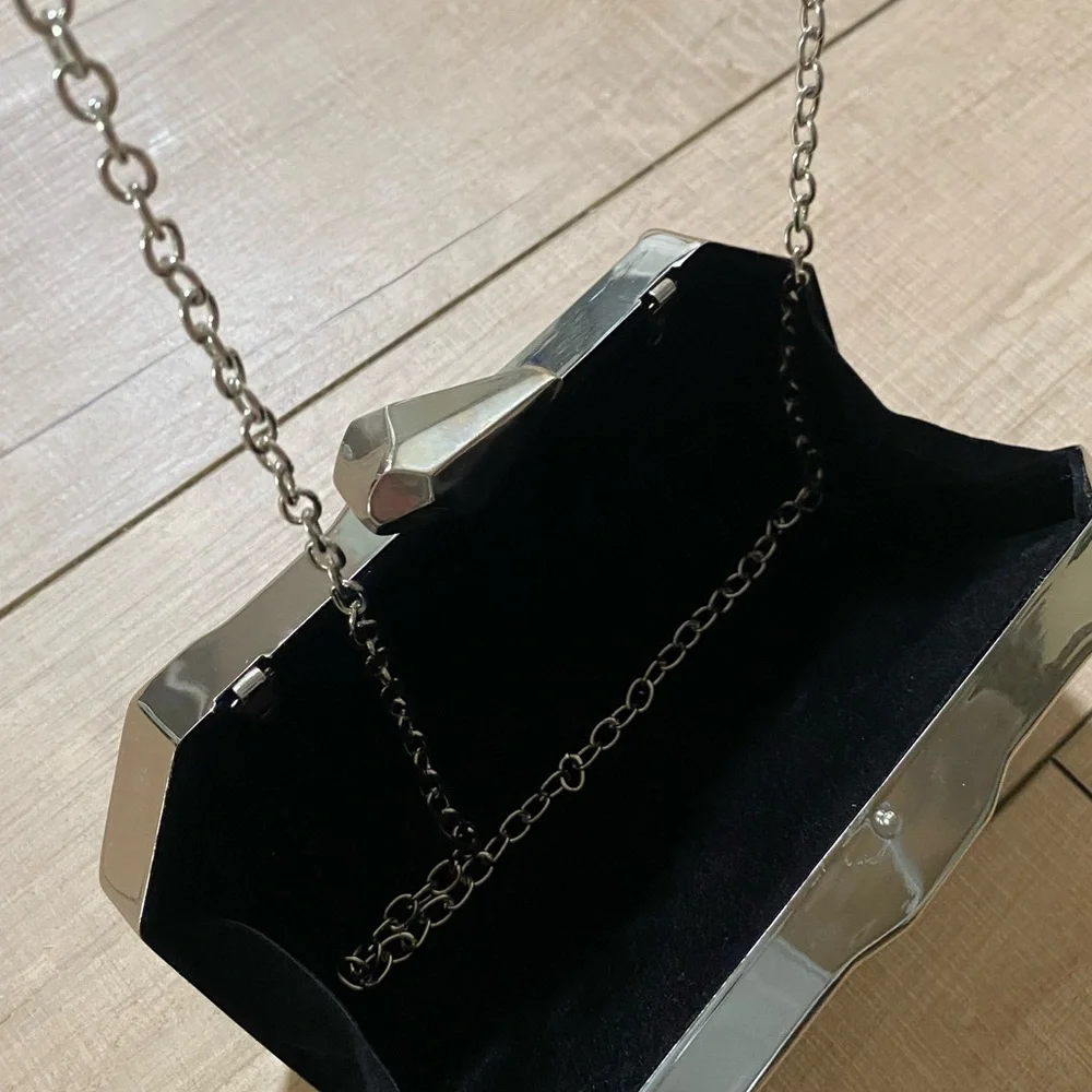 Clutch Bag in Shiny Silver for Cocktail Party, Metallic Clutch Purse - Picture 17 of 17